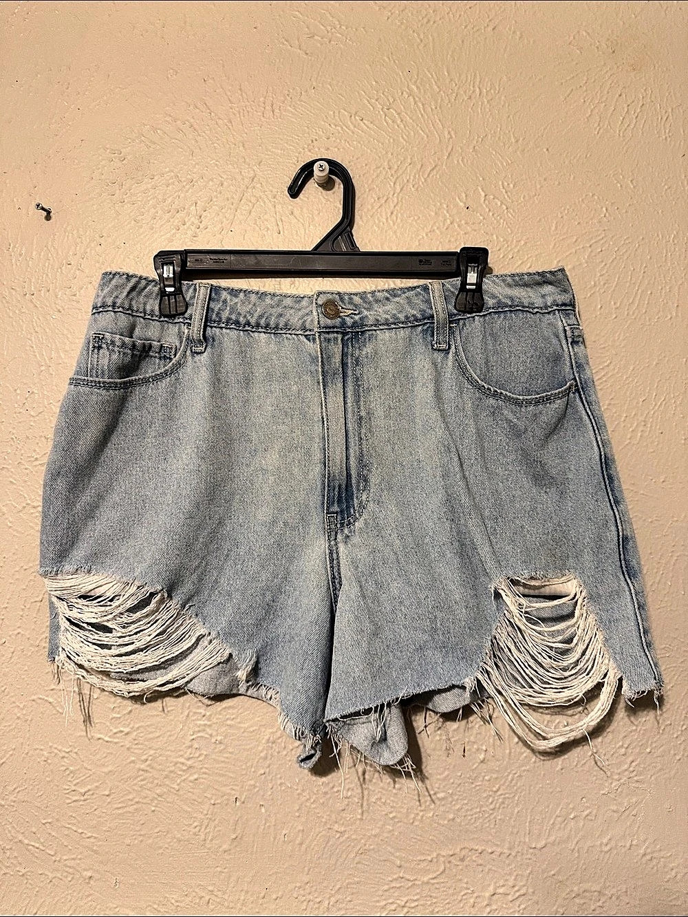 Hollister Ultra High-Rise Vintage Relaxed Mom Short 3" Distressed Jean Shorts